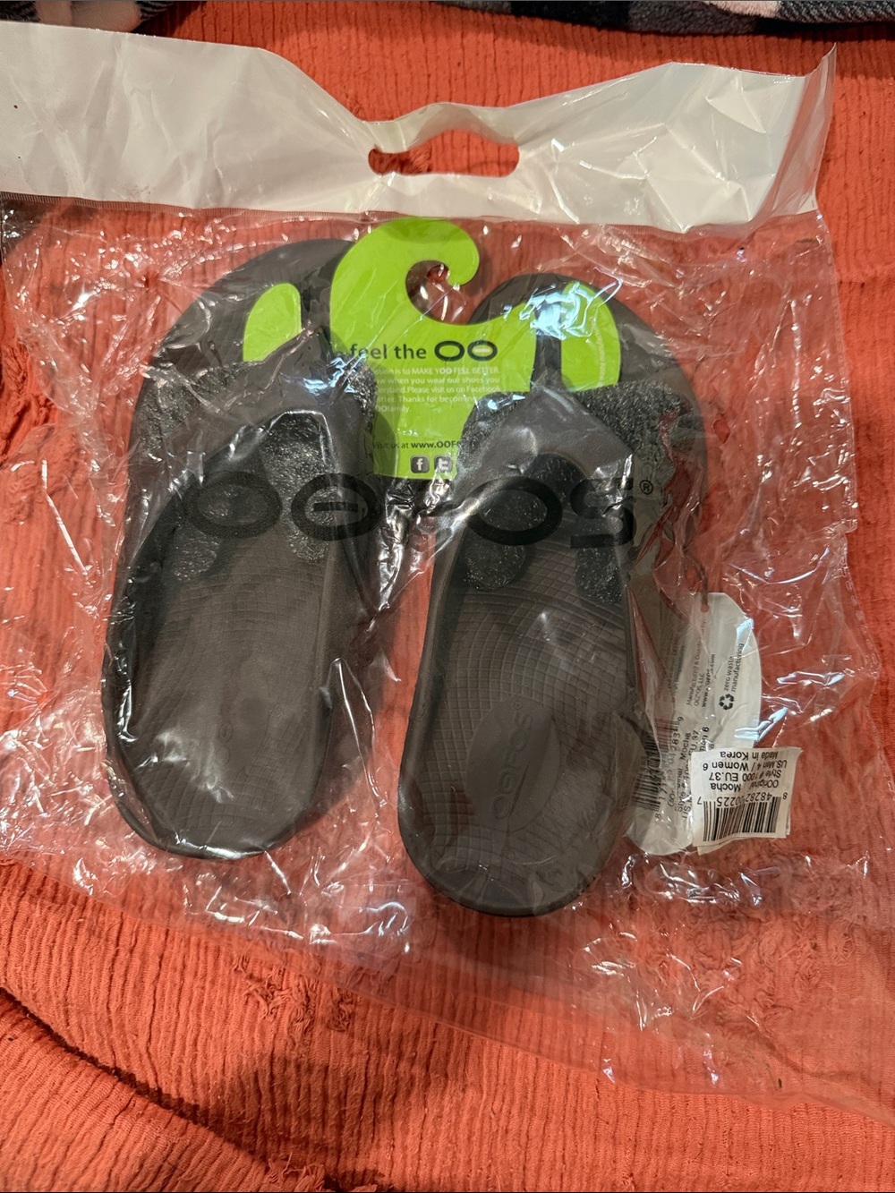 OOFOS Brown Recovery Flip Sandals - Picture 2 of 4